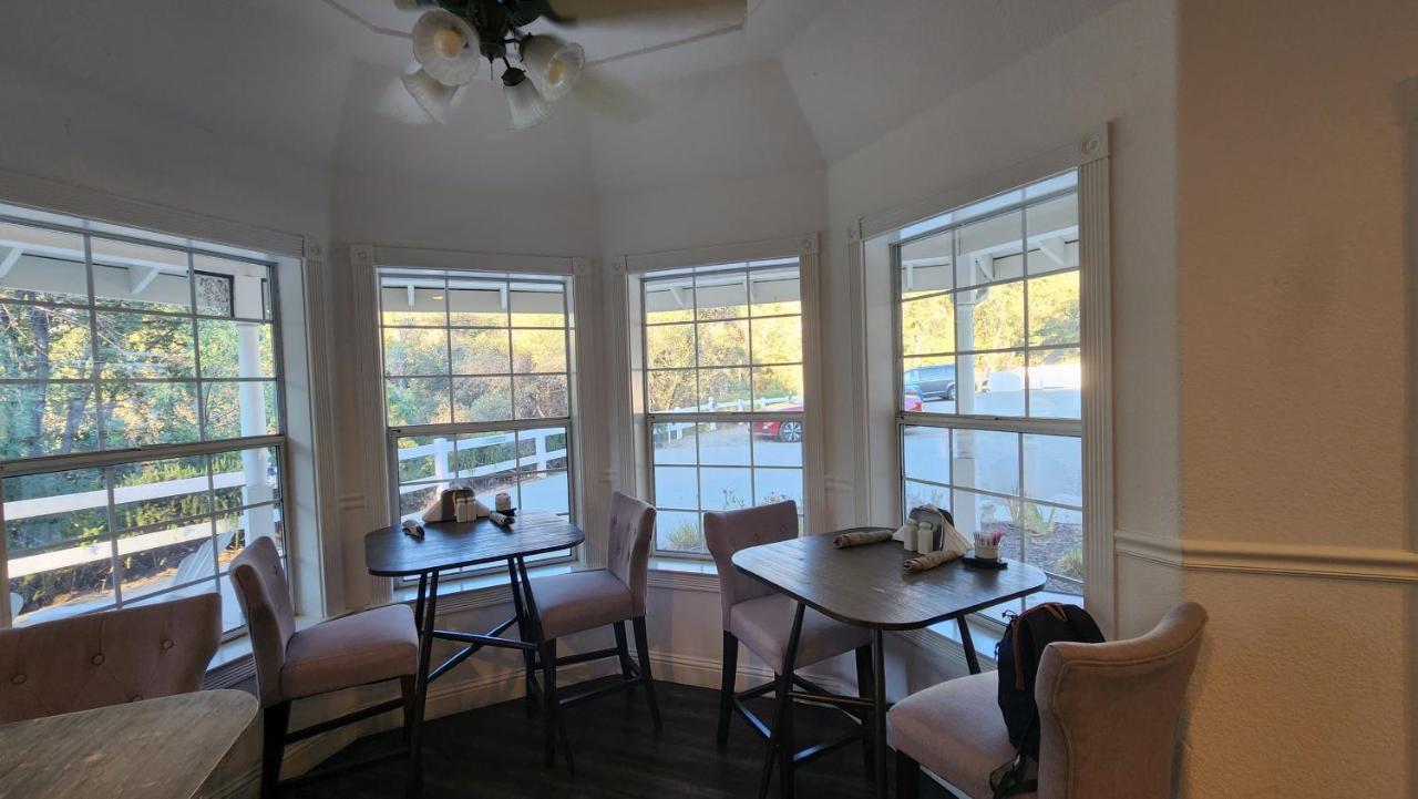 Hounds Tooth Inn Oakhurst Exteriör bild
