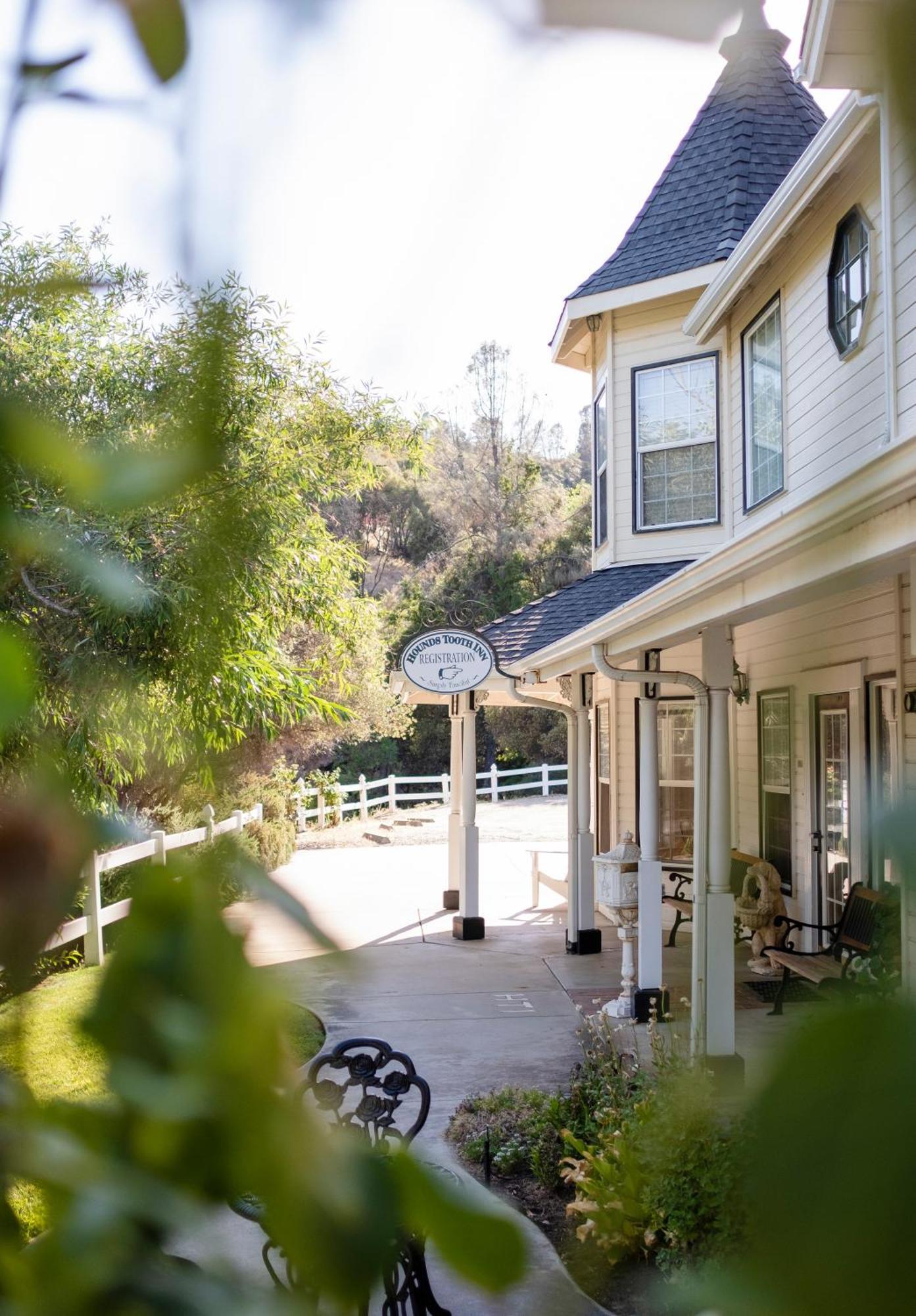 Hounds Tooth Inn Oakhurst Exteriör bild