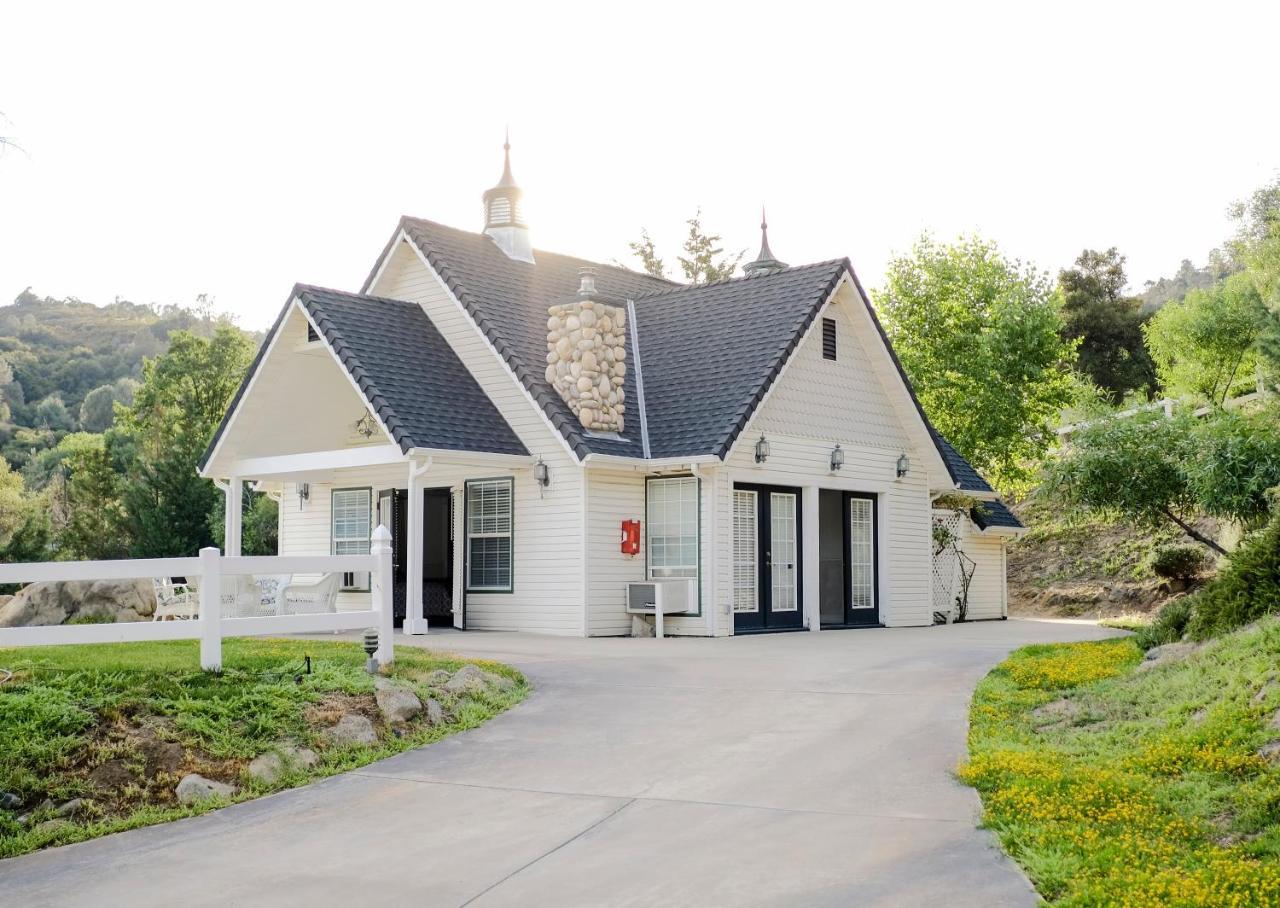 Hounds Tooth Inn Oakhurst Exteriör bild